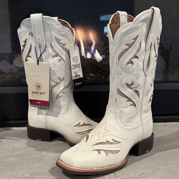 Ariat Shoes - Ariat Round Up Bliss,distressed ivory leather cutouts w/glitter underlay,ATS